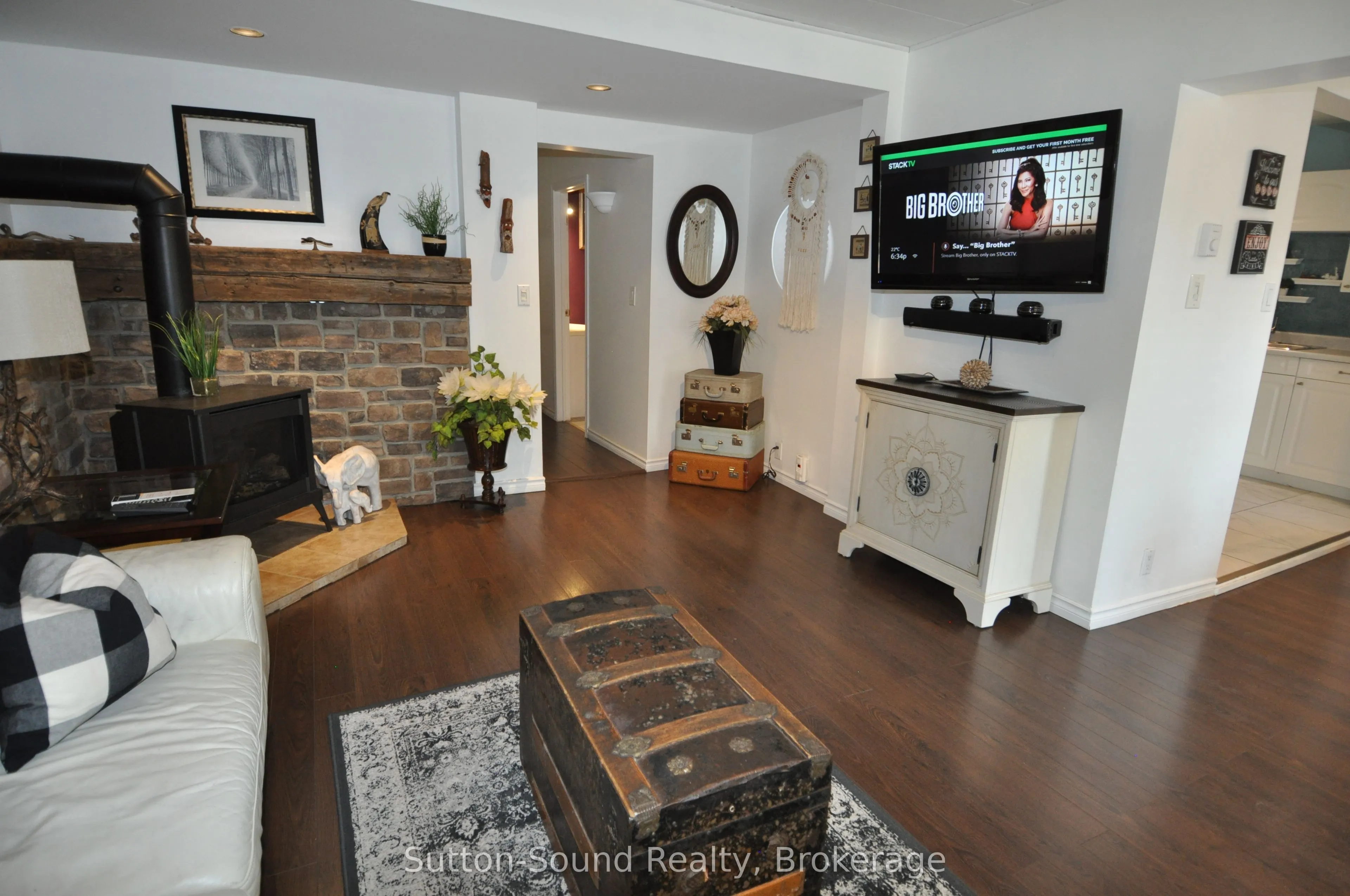 247 6th Street E