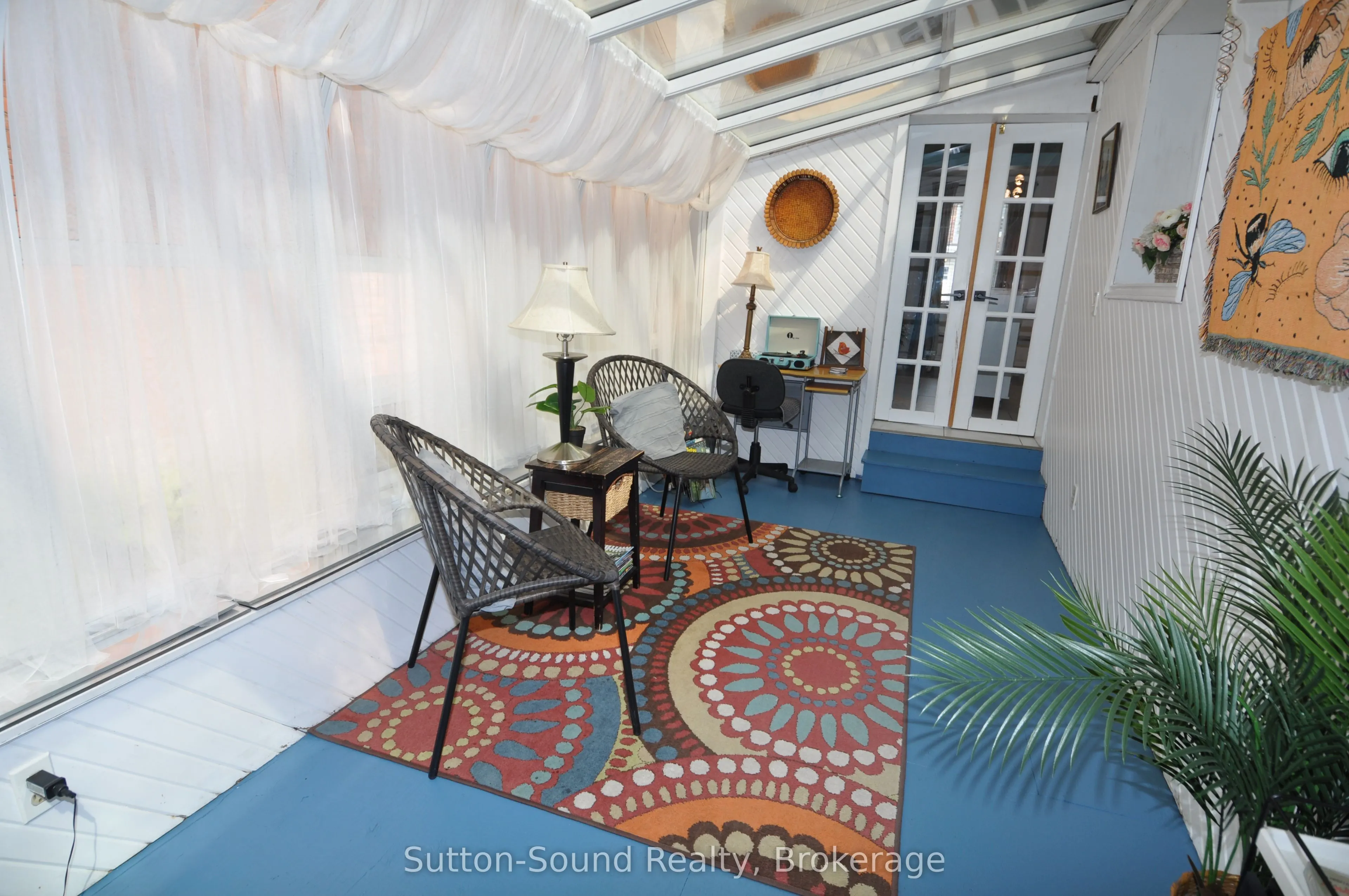 247 6th Street E