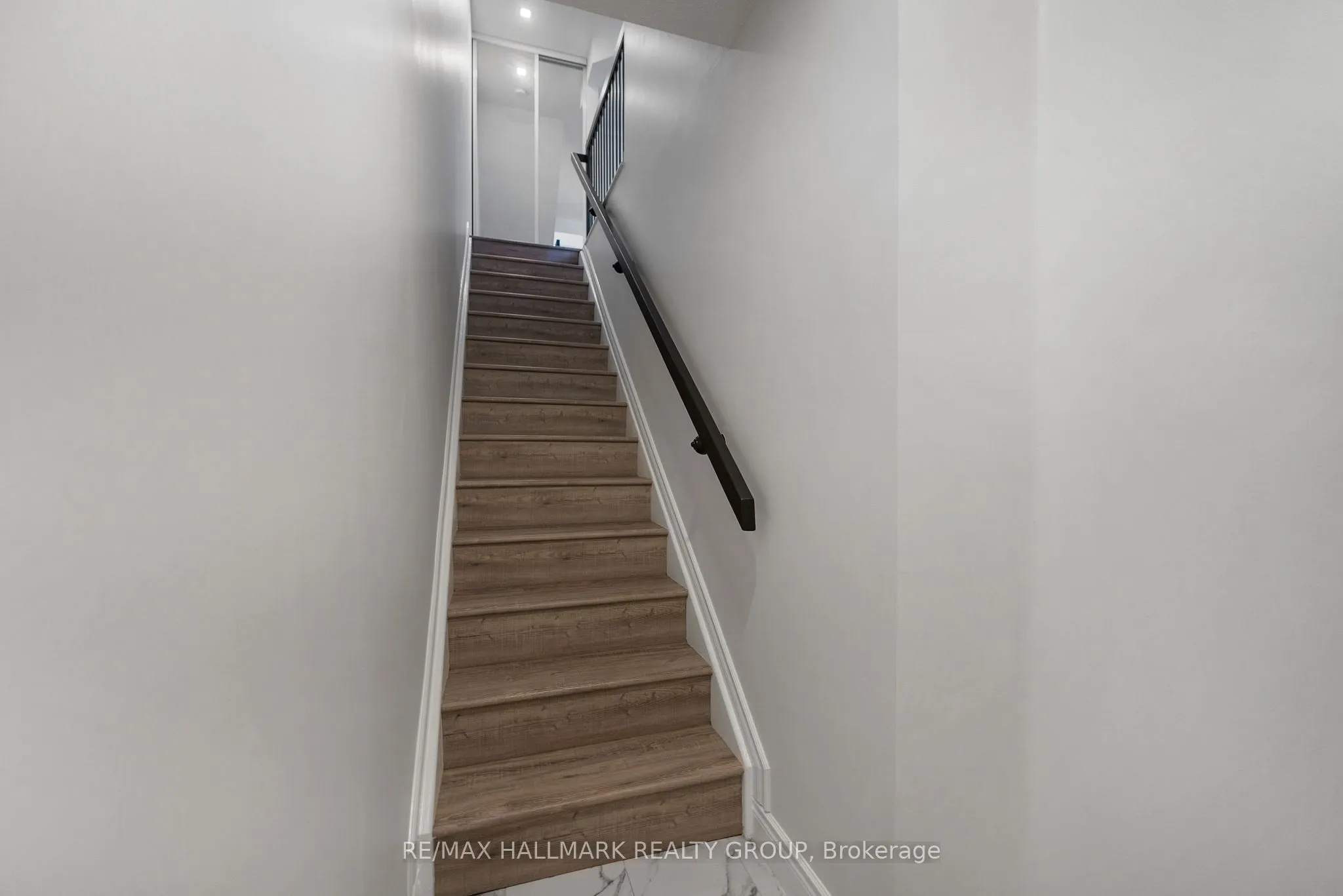 282 Cresthaven Drive, #11