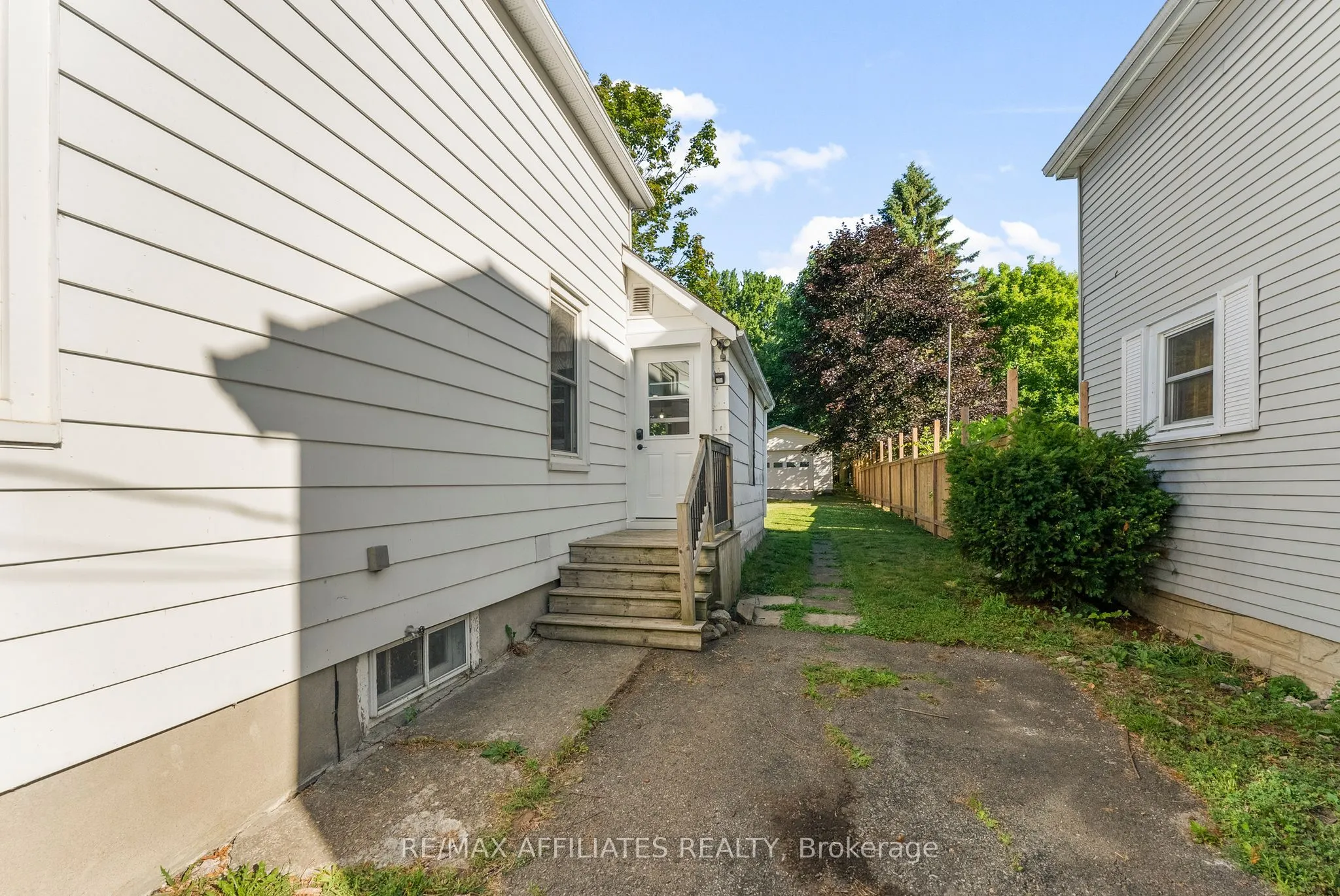 416 Dibble Street E
