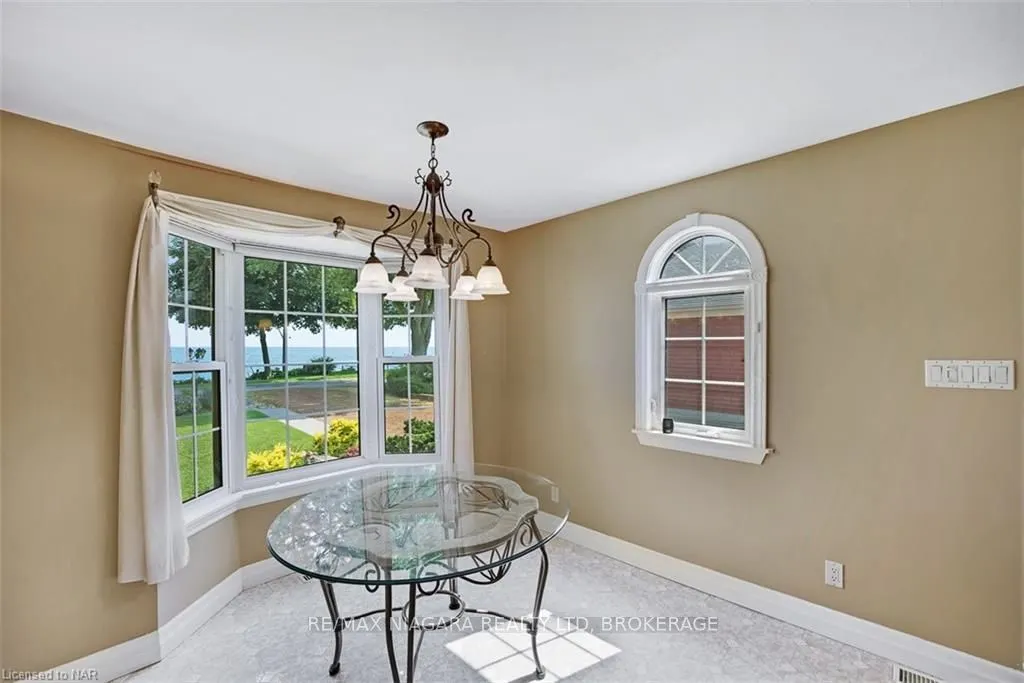 4446 Lakeside Drive