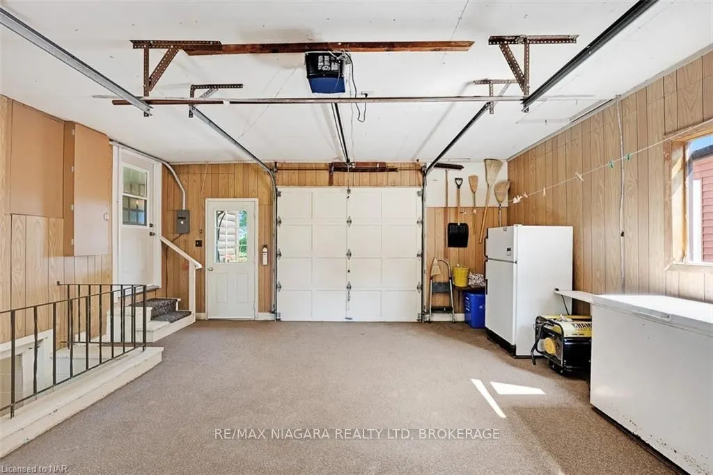 4446 Lakeside Drive