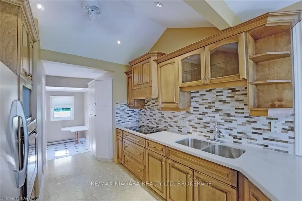 4446 Lakeside Drive