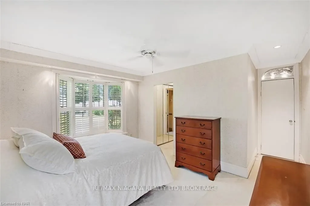 4446 Lakeside Drive