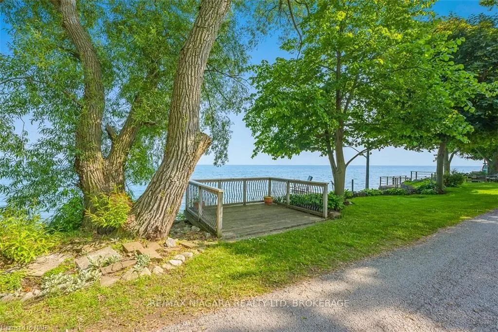 4446 Lakeside Drive
