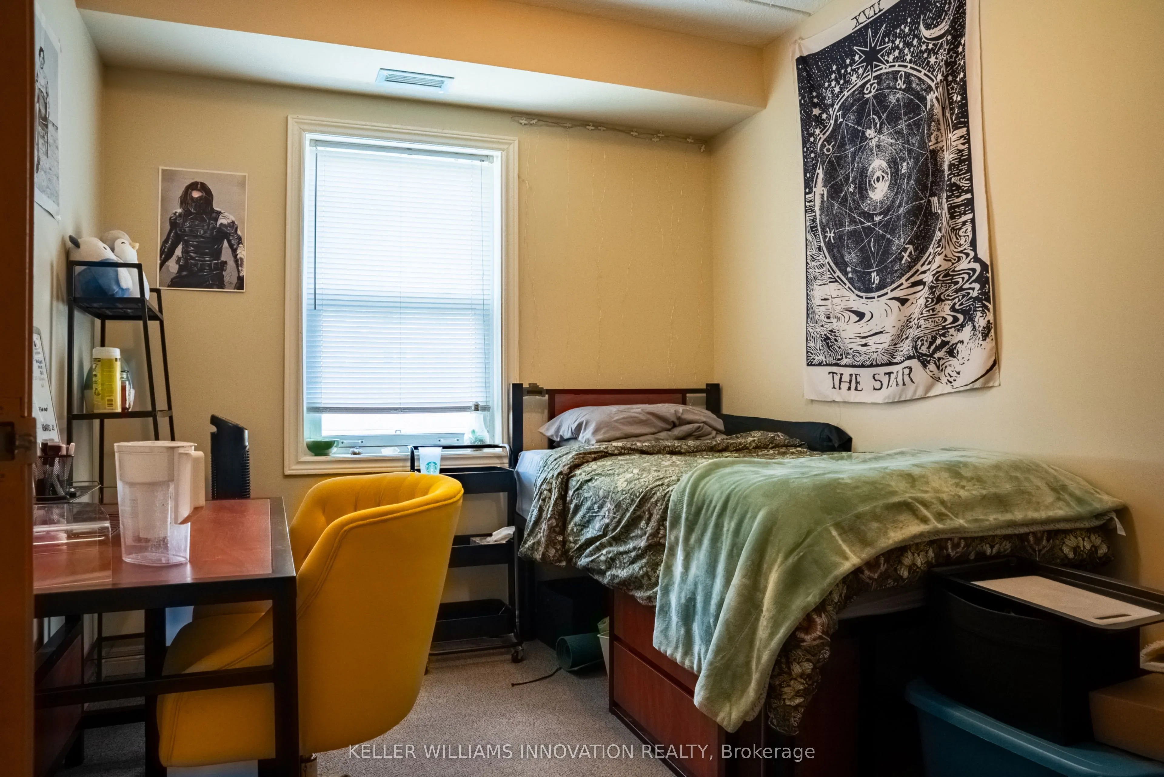 253 Lester Street, #8