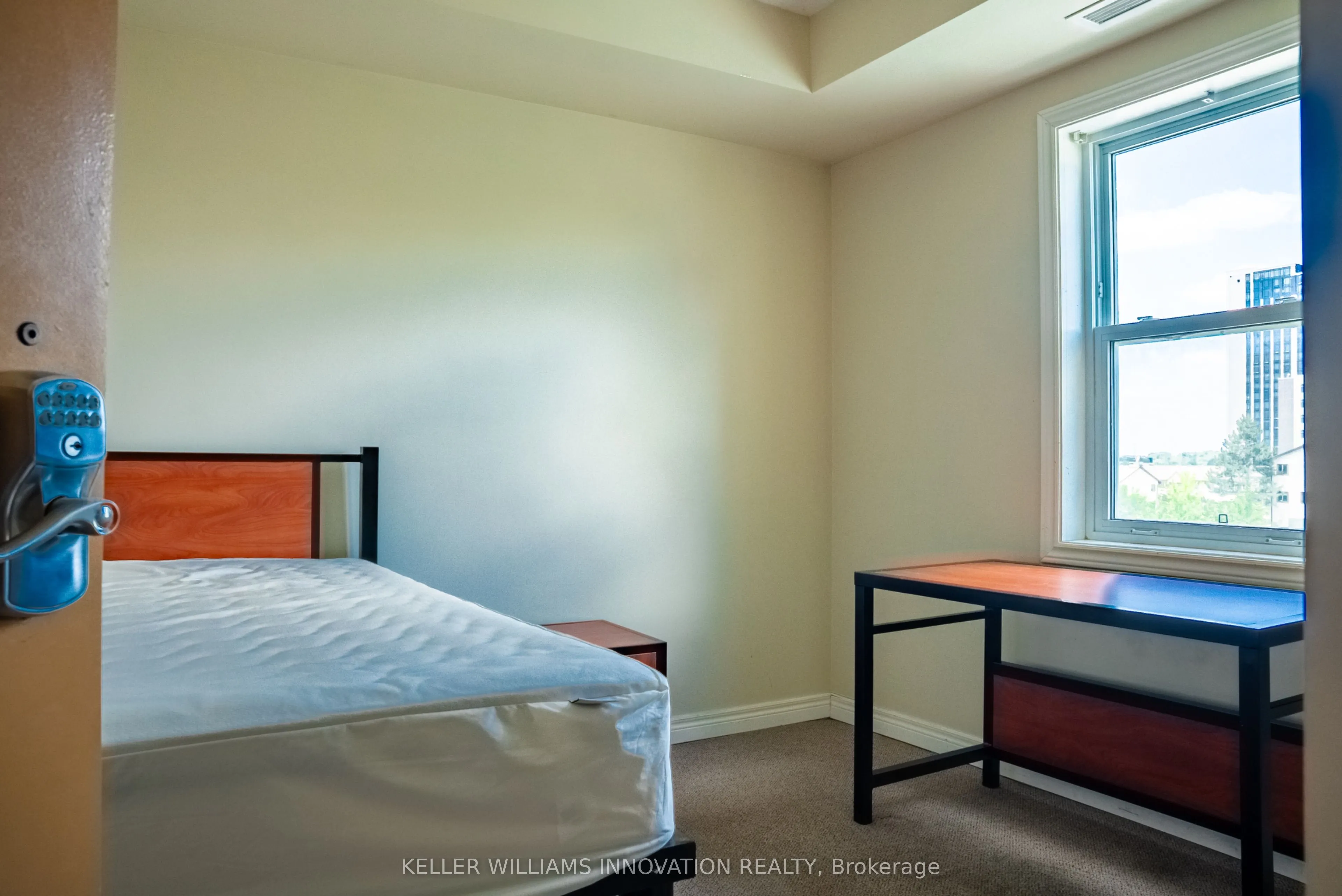 253 Lester Street, #8