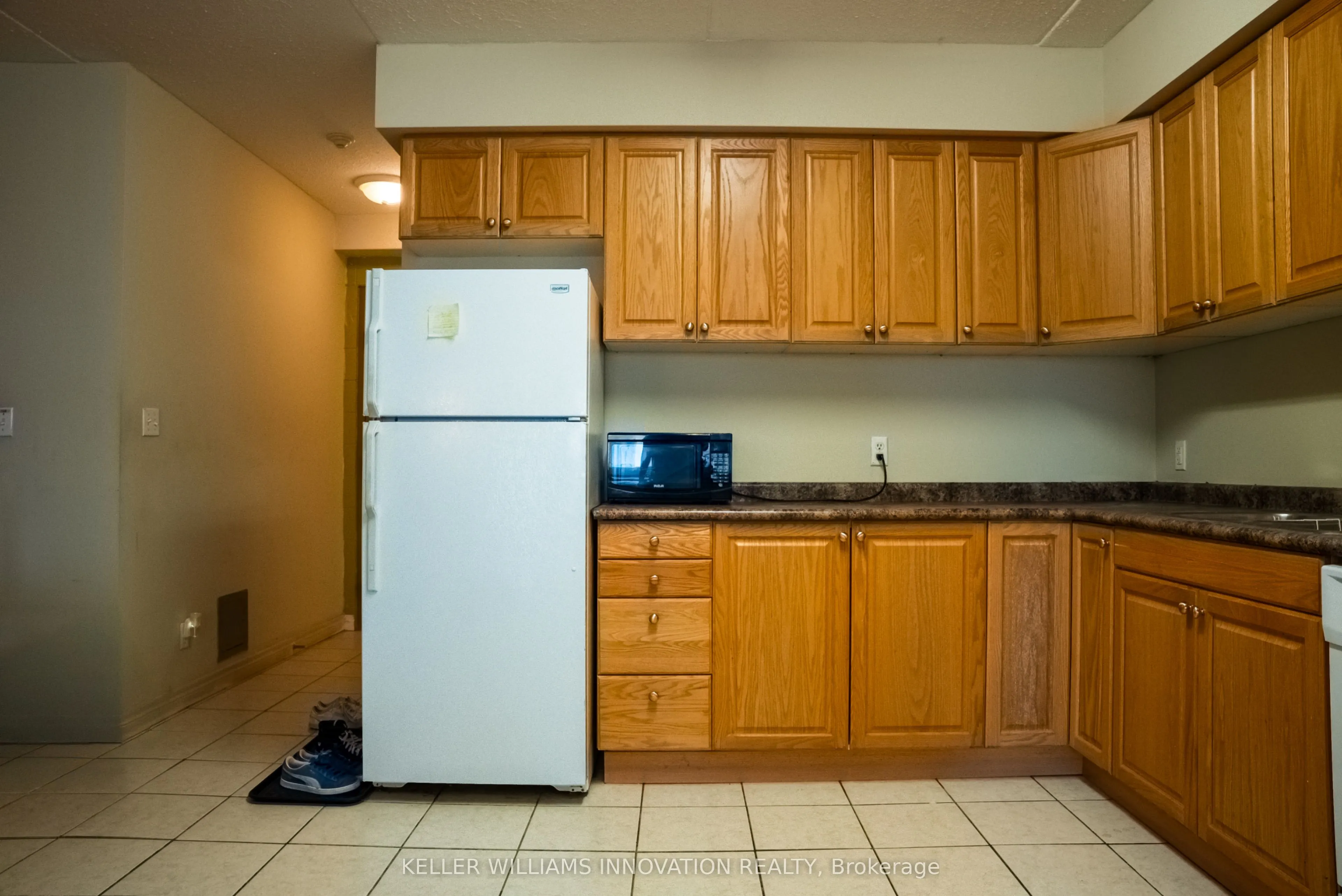 253 Lester Street, #8