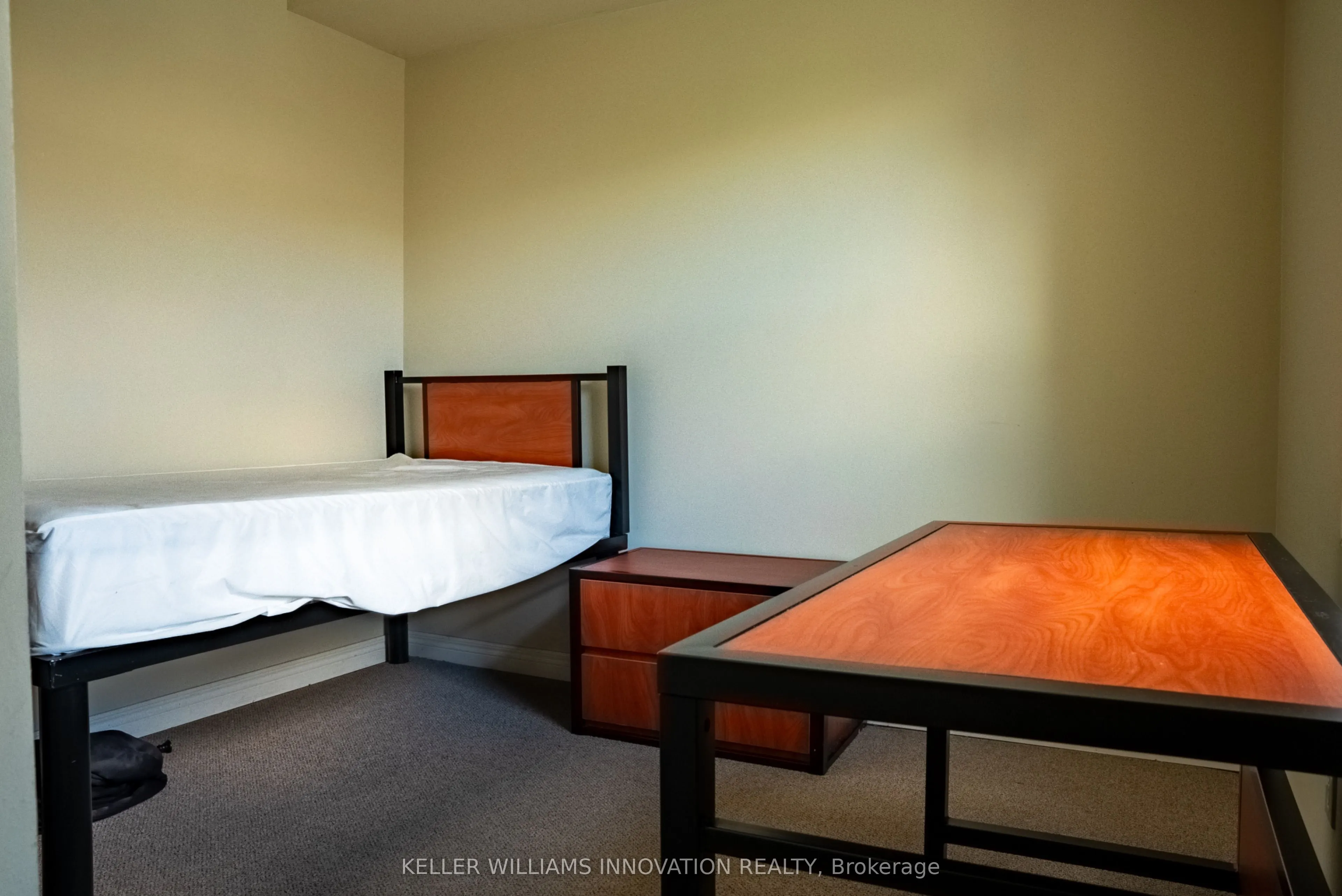 253 Lester Street, #8