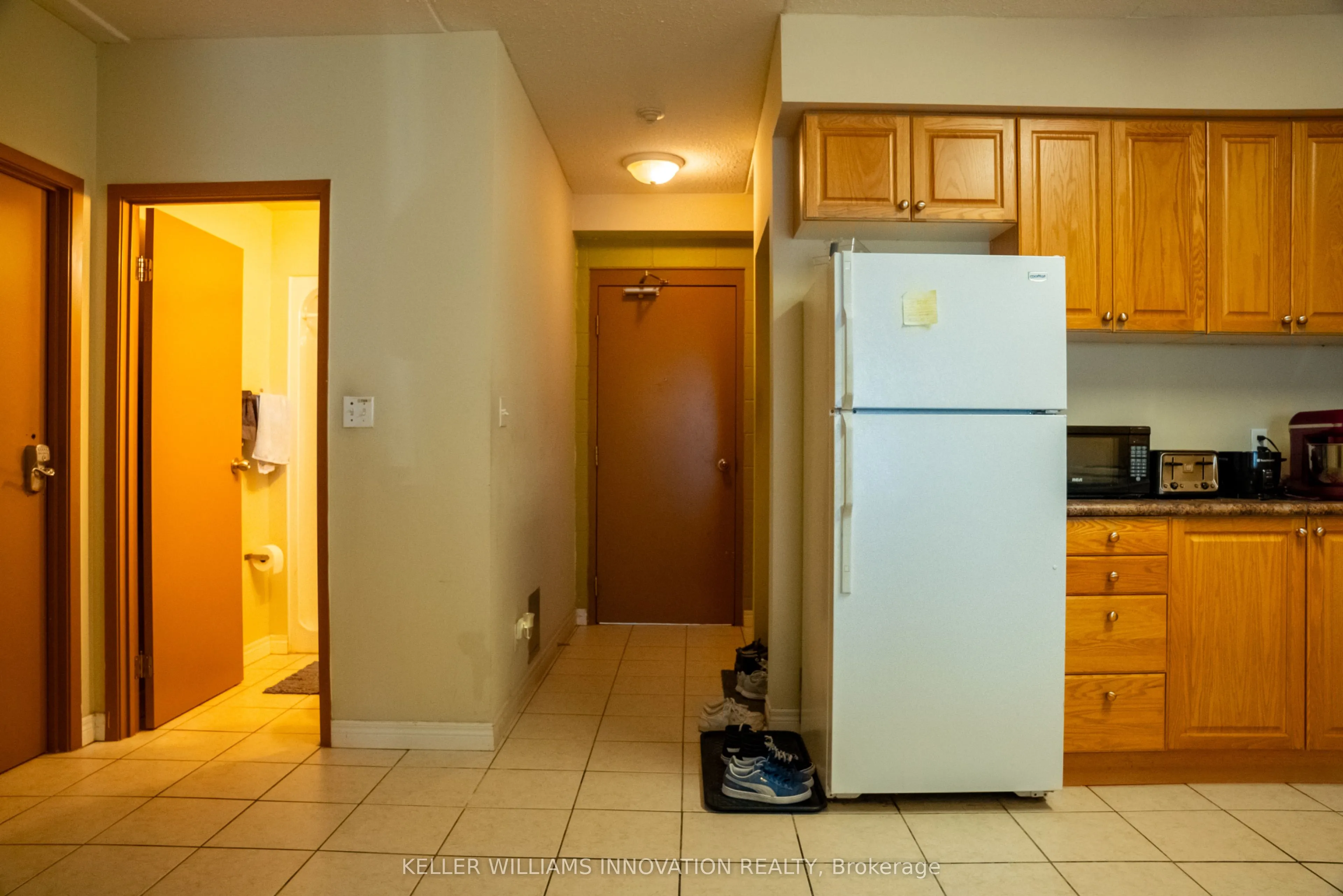 253 Lester Street, #8