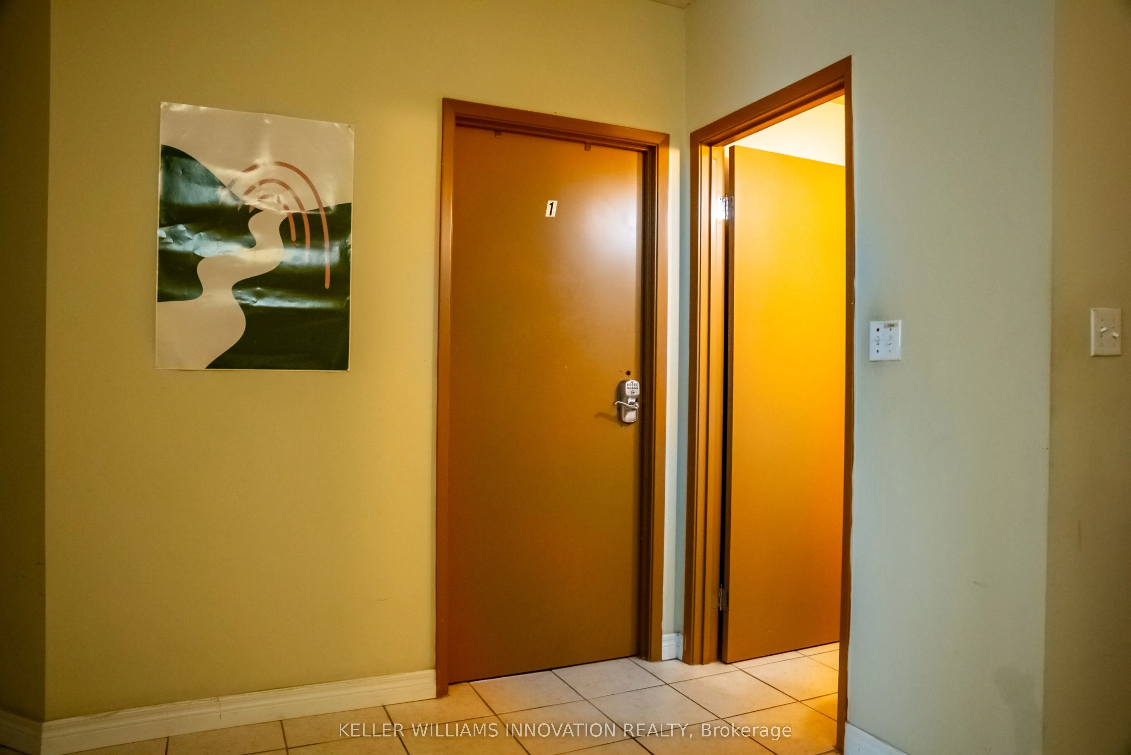 253 Lester Street, #8