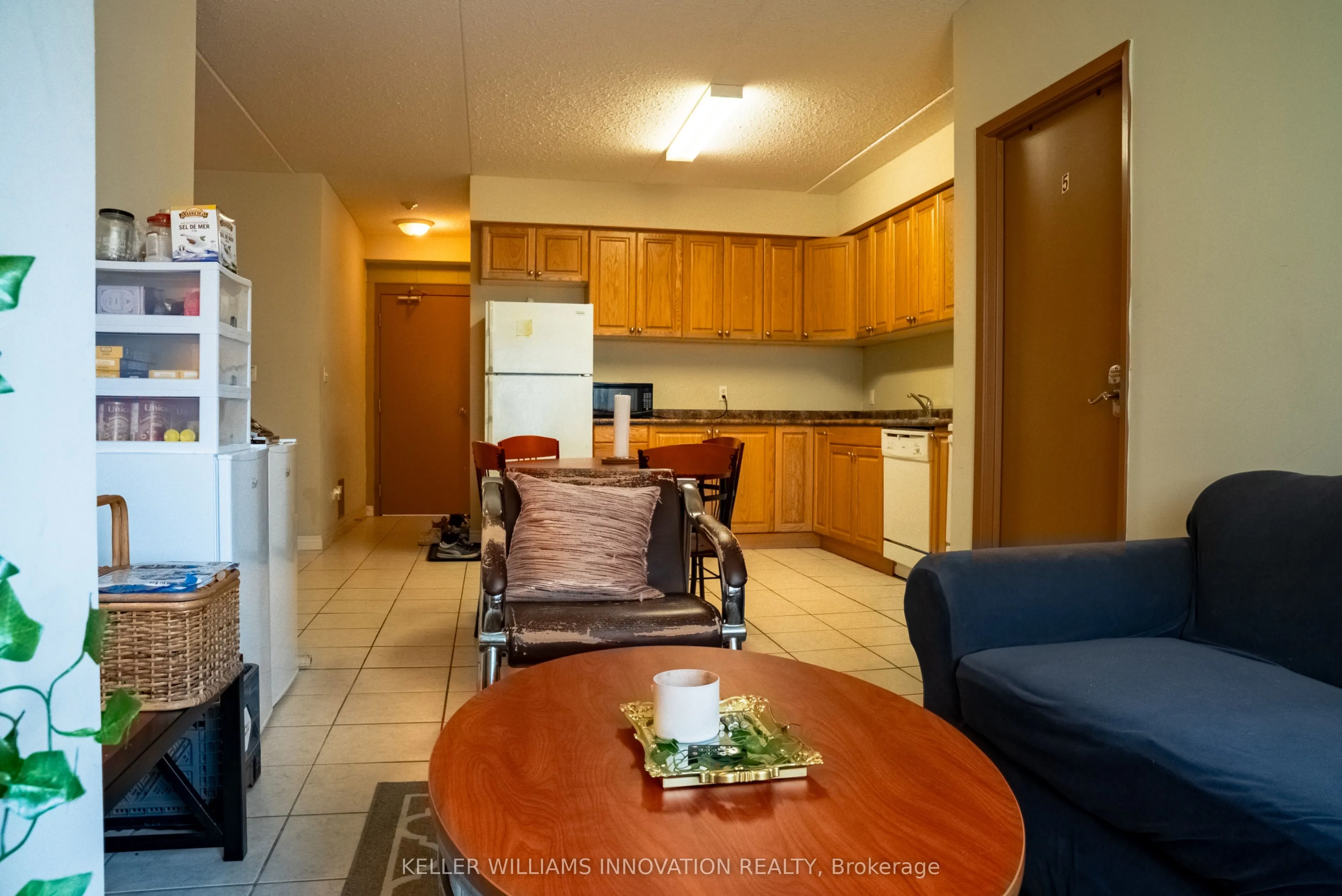 253 Lester Street, #8