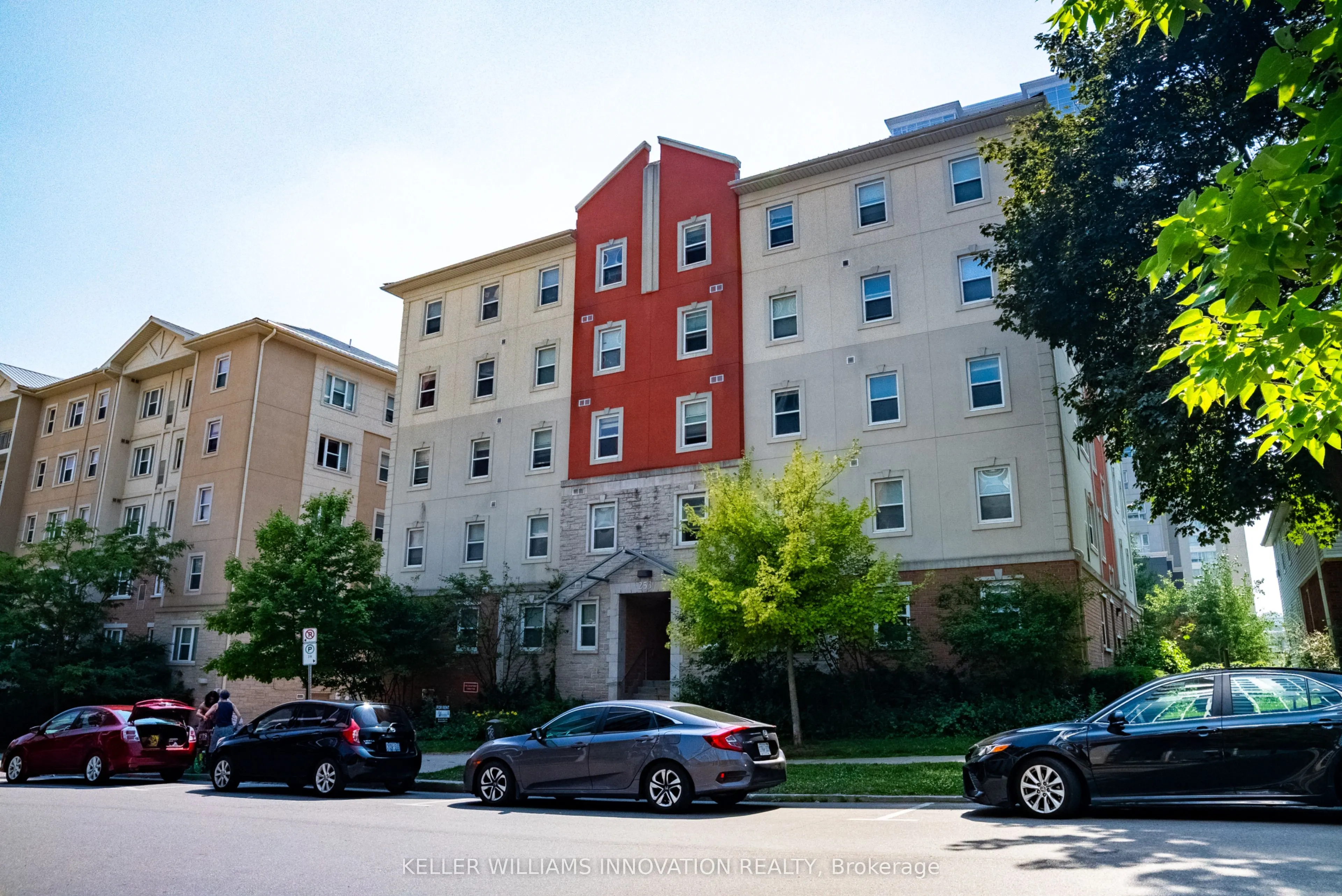 253 Lester Street, #8
