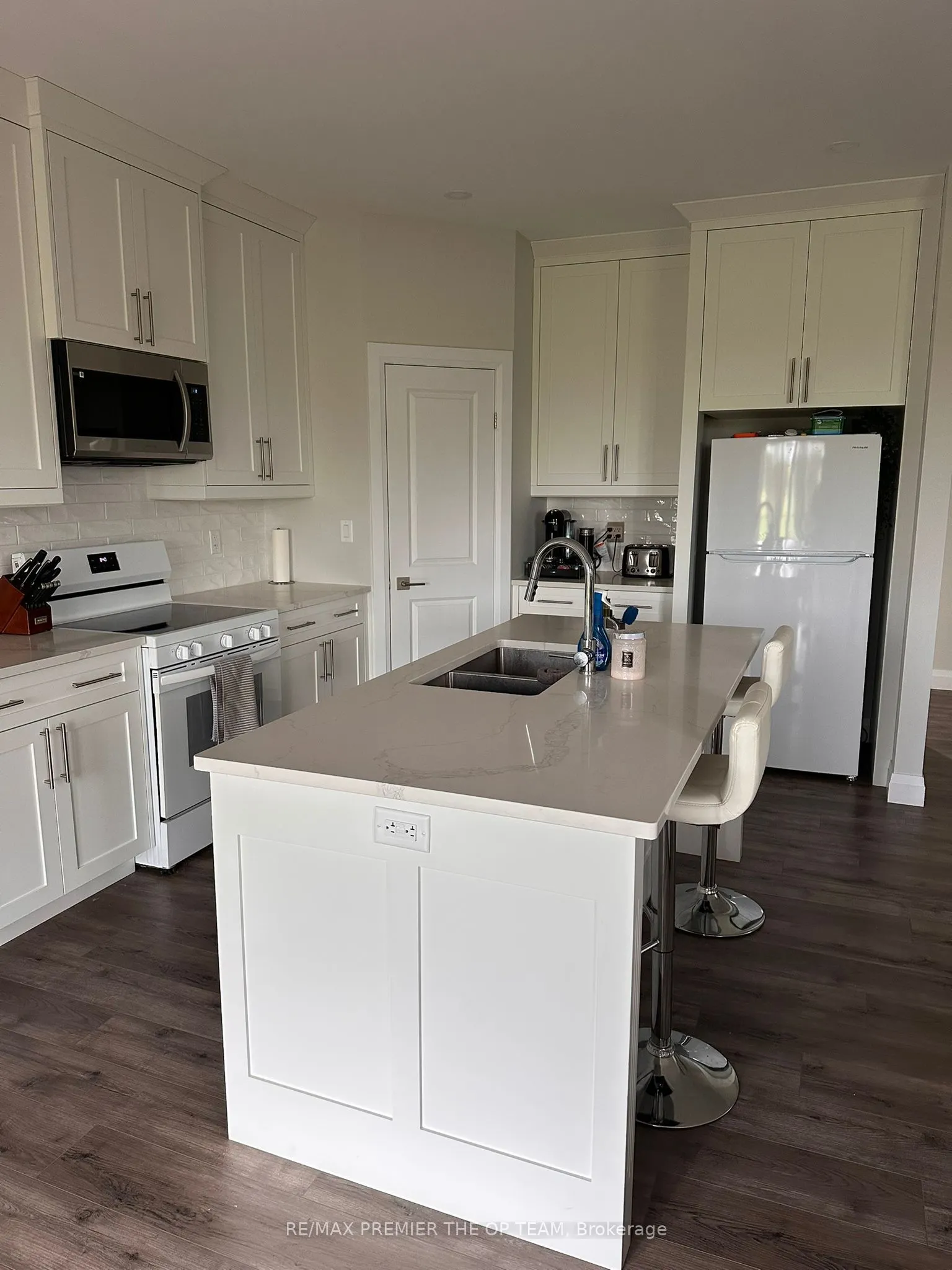 103 Eagle Street, #ON