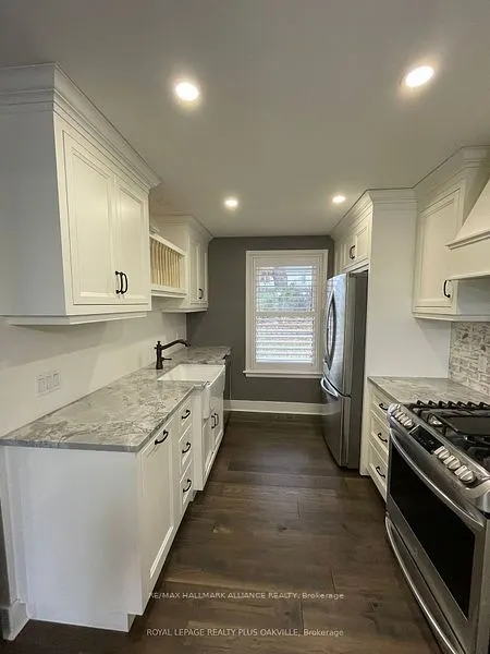 22 Bevan Court W