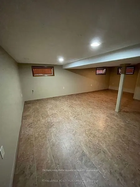 22 Bevan Court W