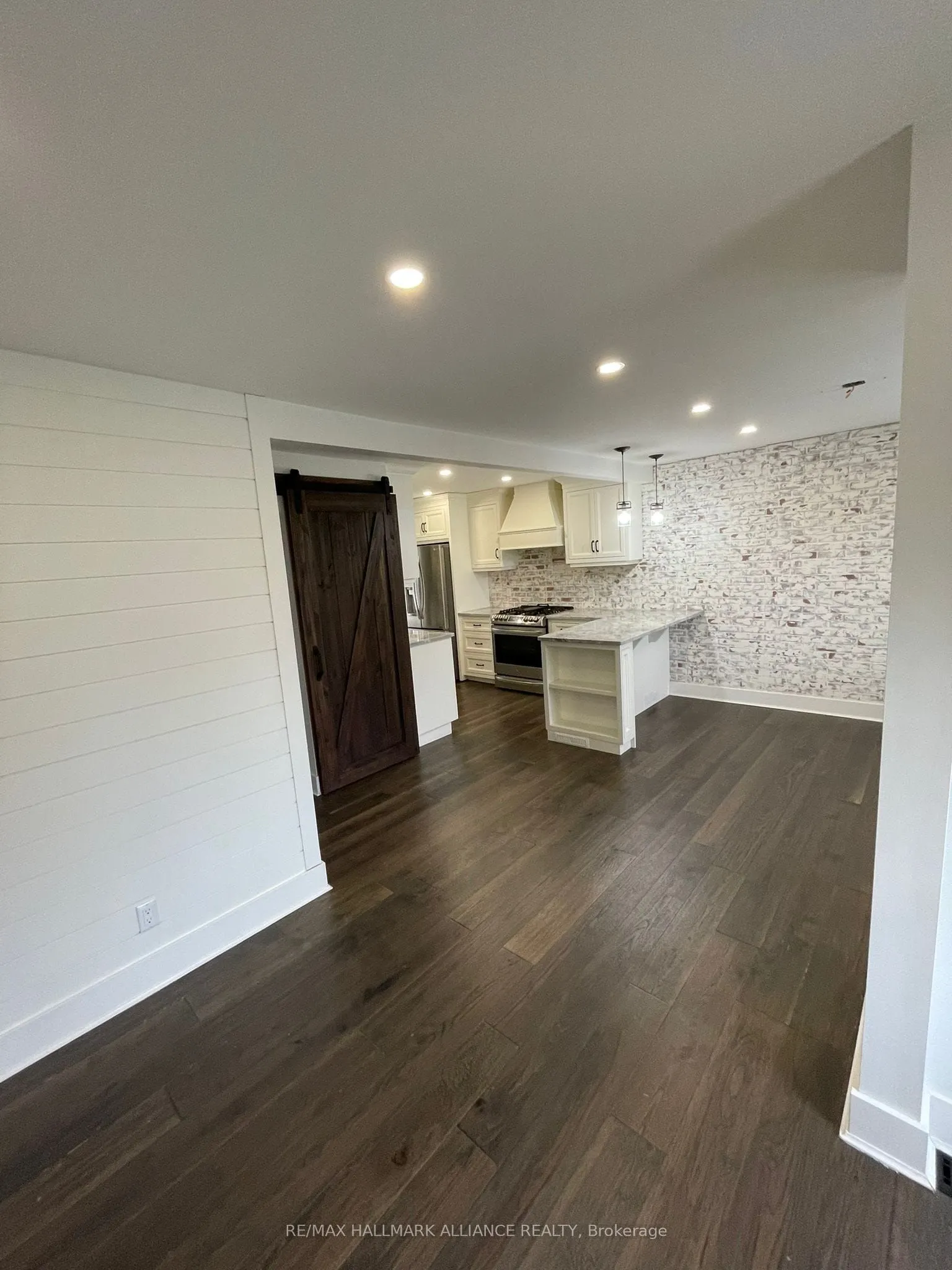 22 Bevan Court W