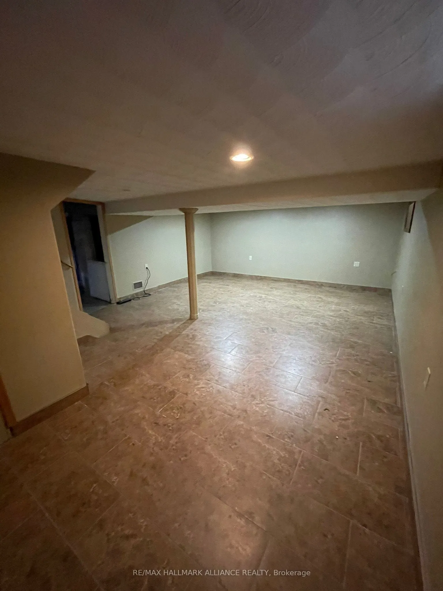 22 Bevan Court W