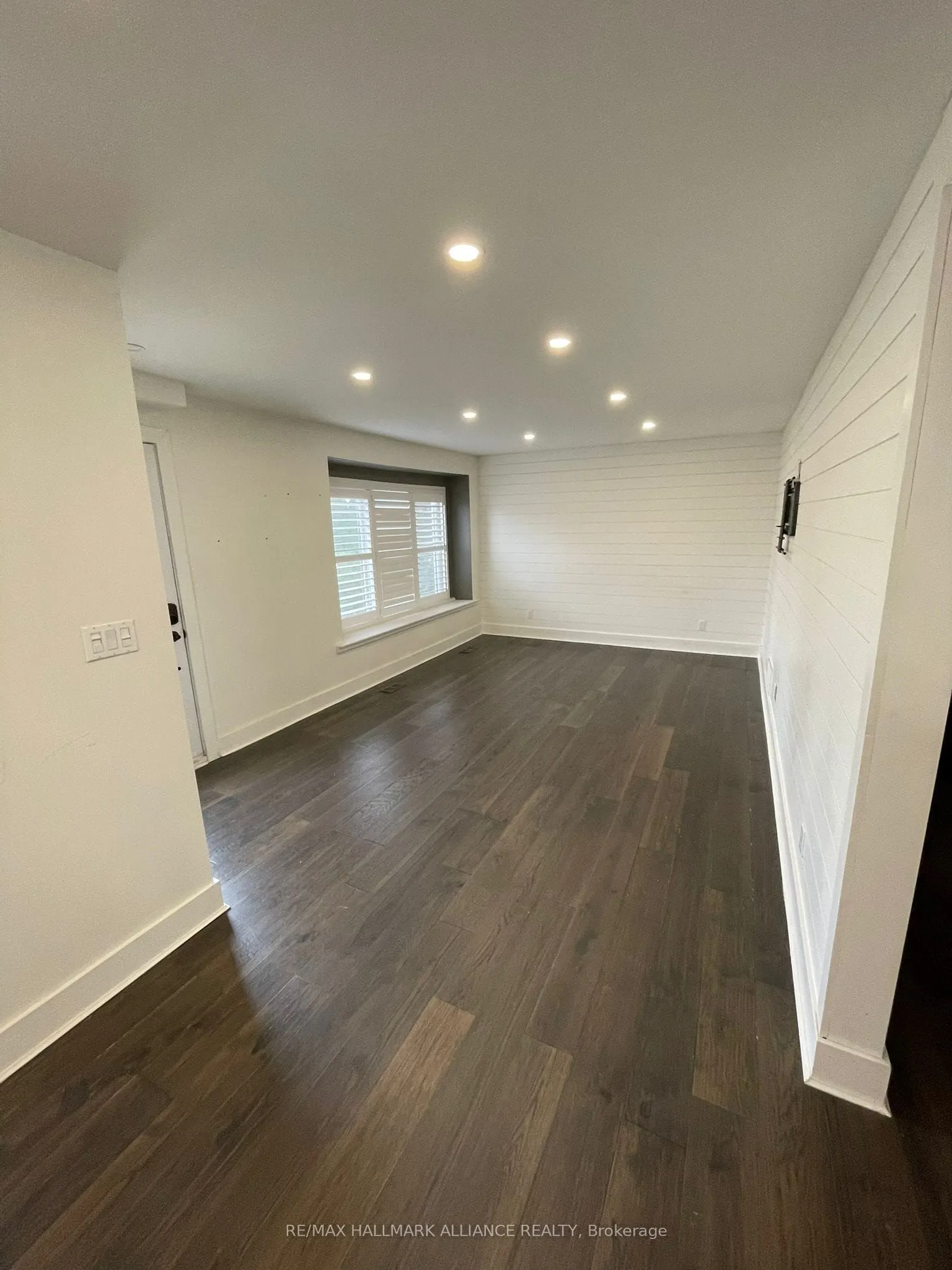 22 Bevan Court W