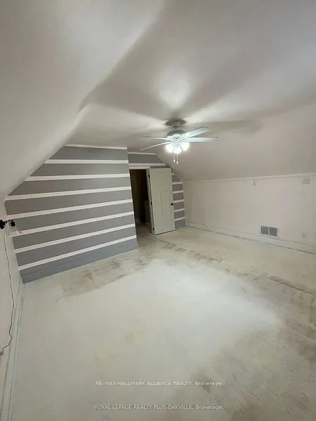 22 Bevan Court W