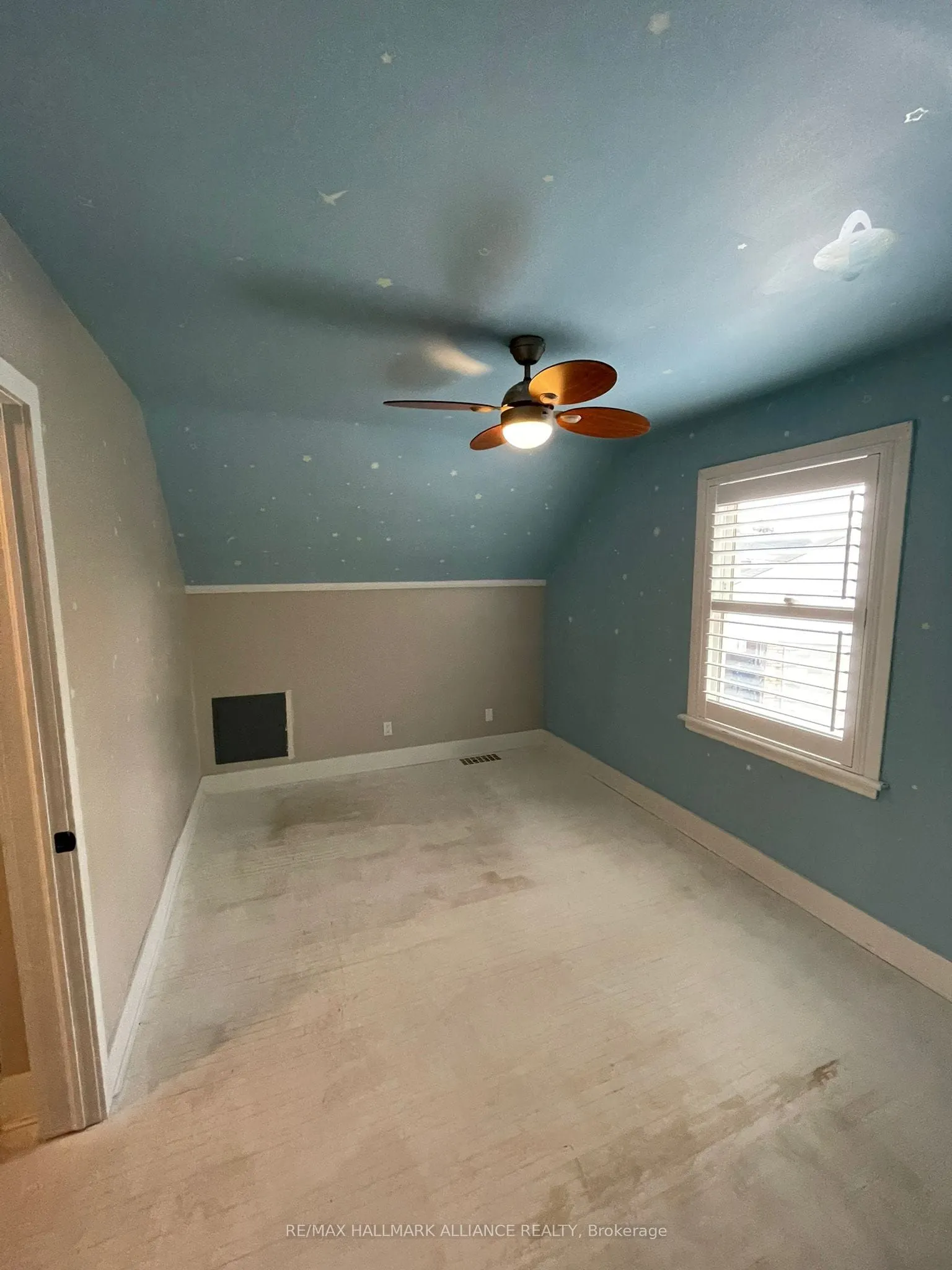 22 Bevan Court W