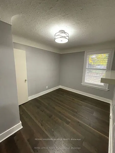 22 Bevan Court W