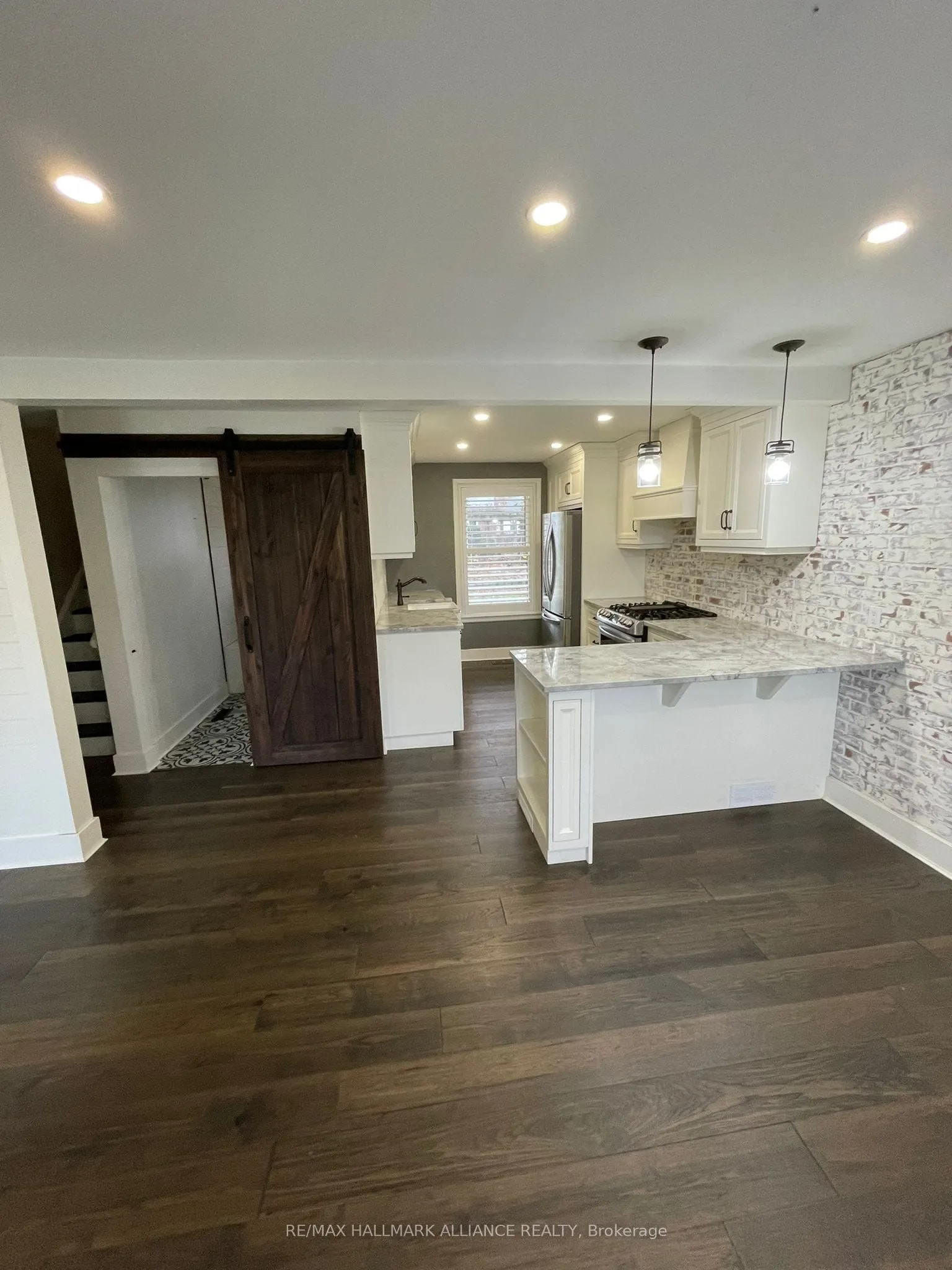 22 Bevan Court W