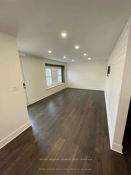 22 Bevan Court W