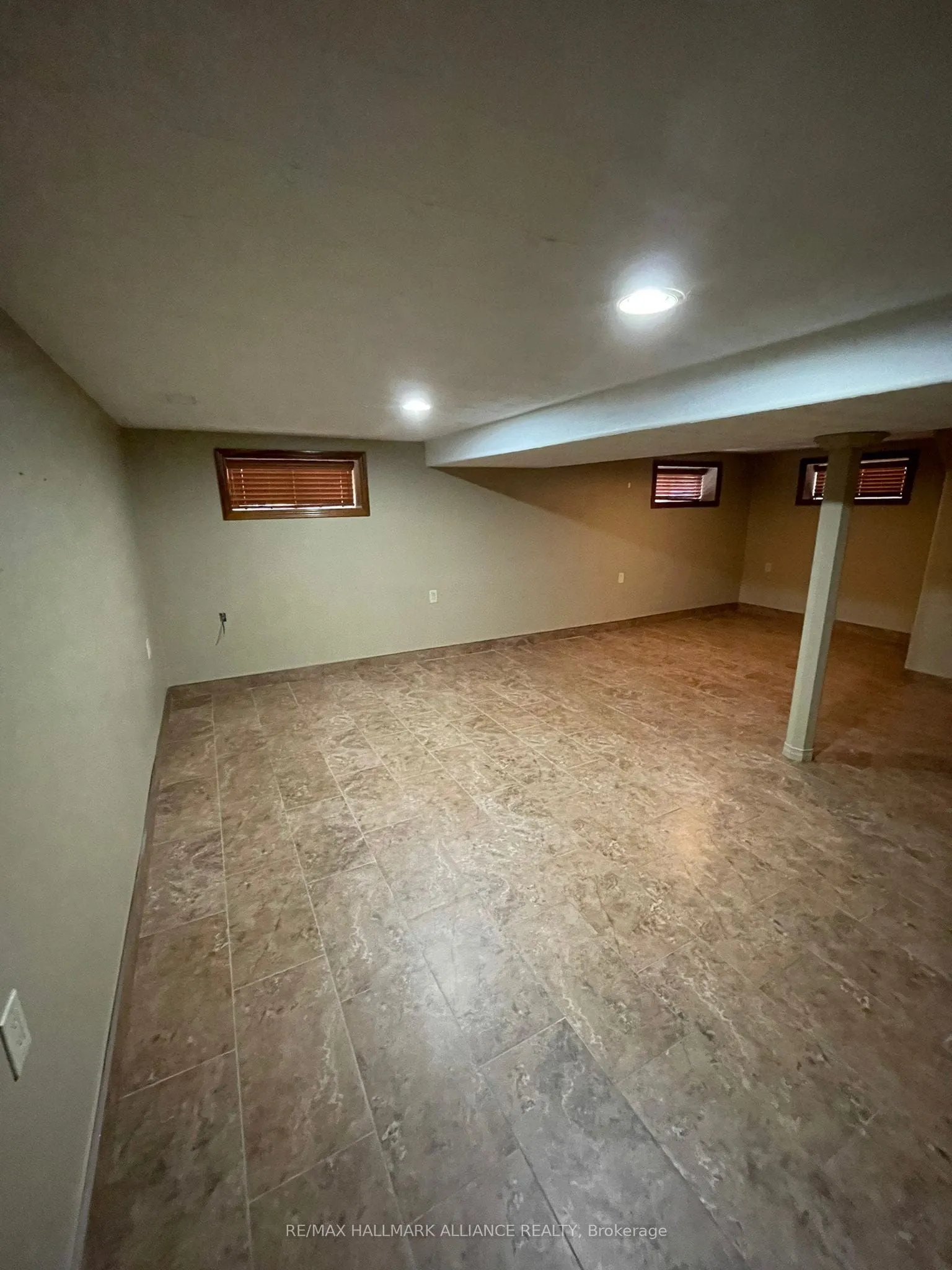 22 Bevan Court W