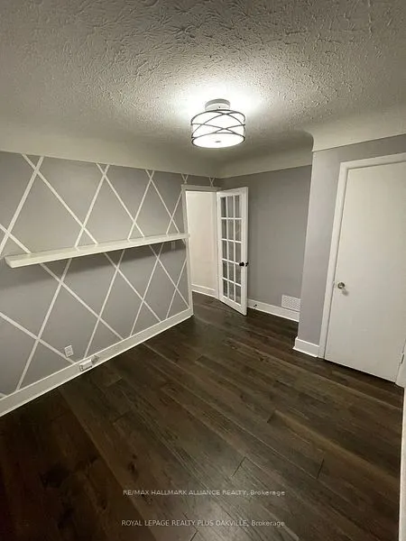 22 Bevan Court W
