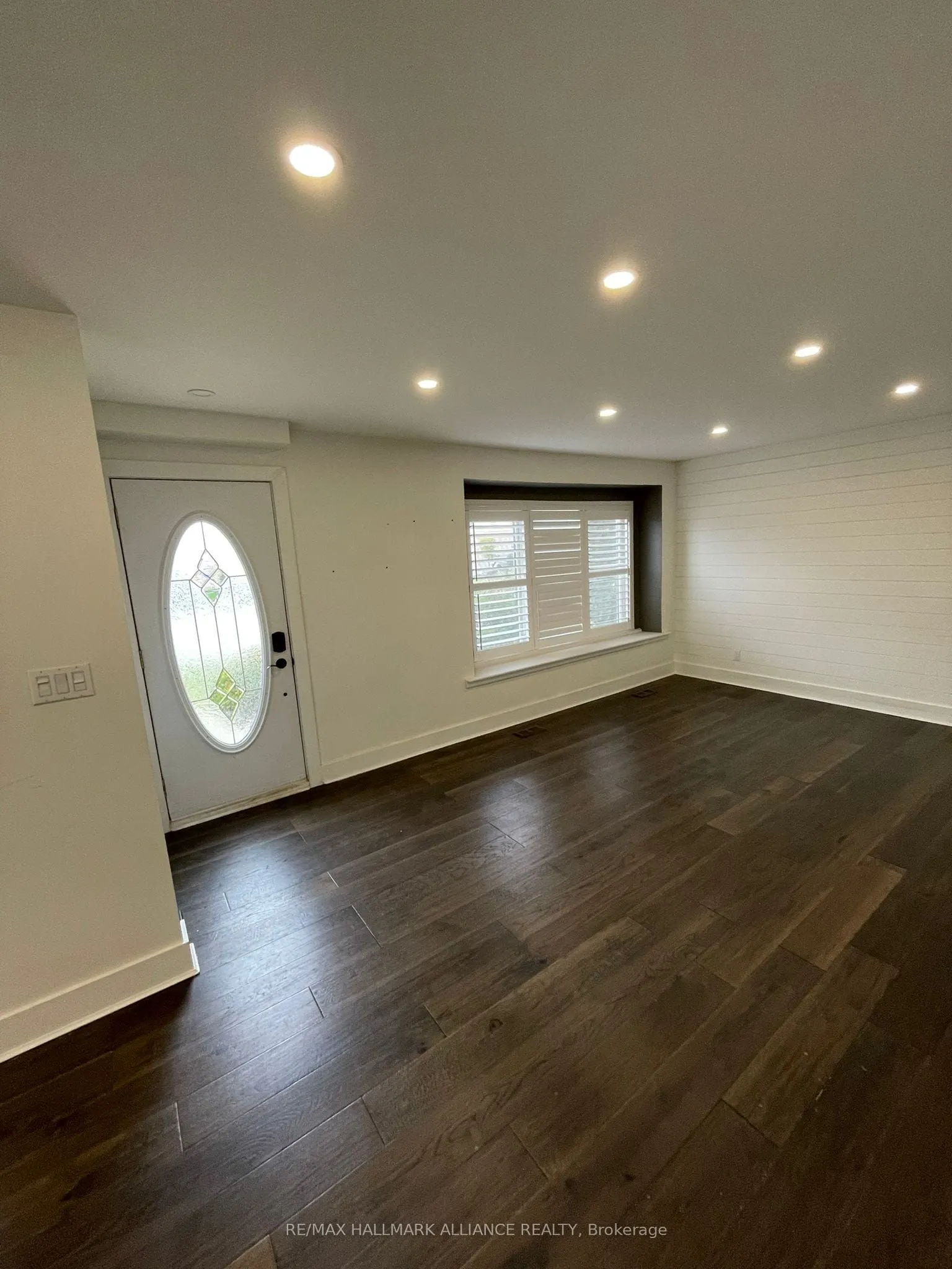 22 Bevan Court W