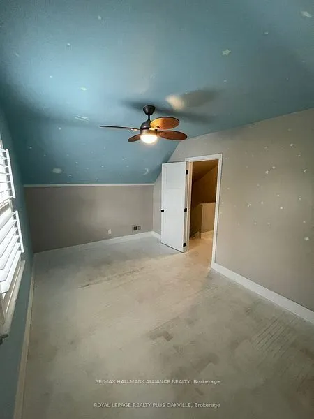22 Bevan Court W