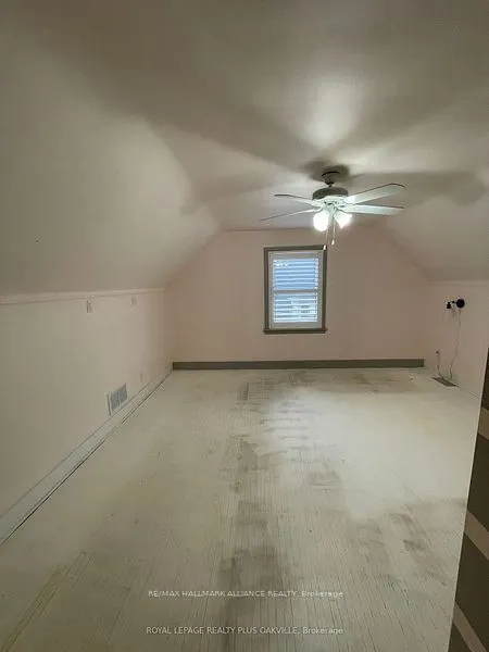 22 Bevan Court W
