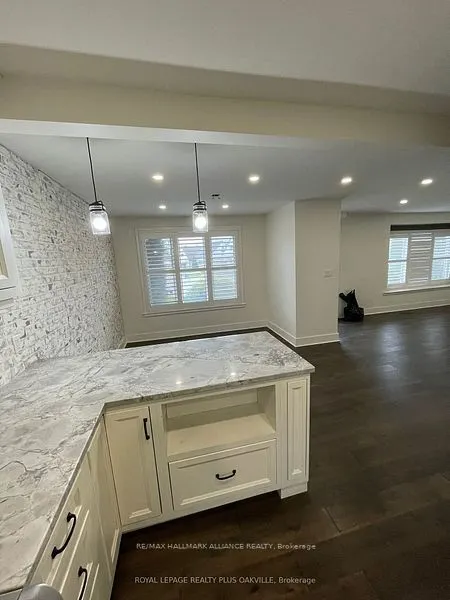 22 Bevan Court W