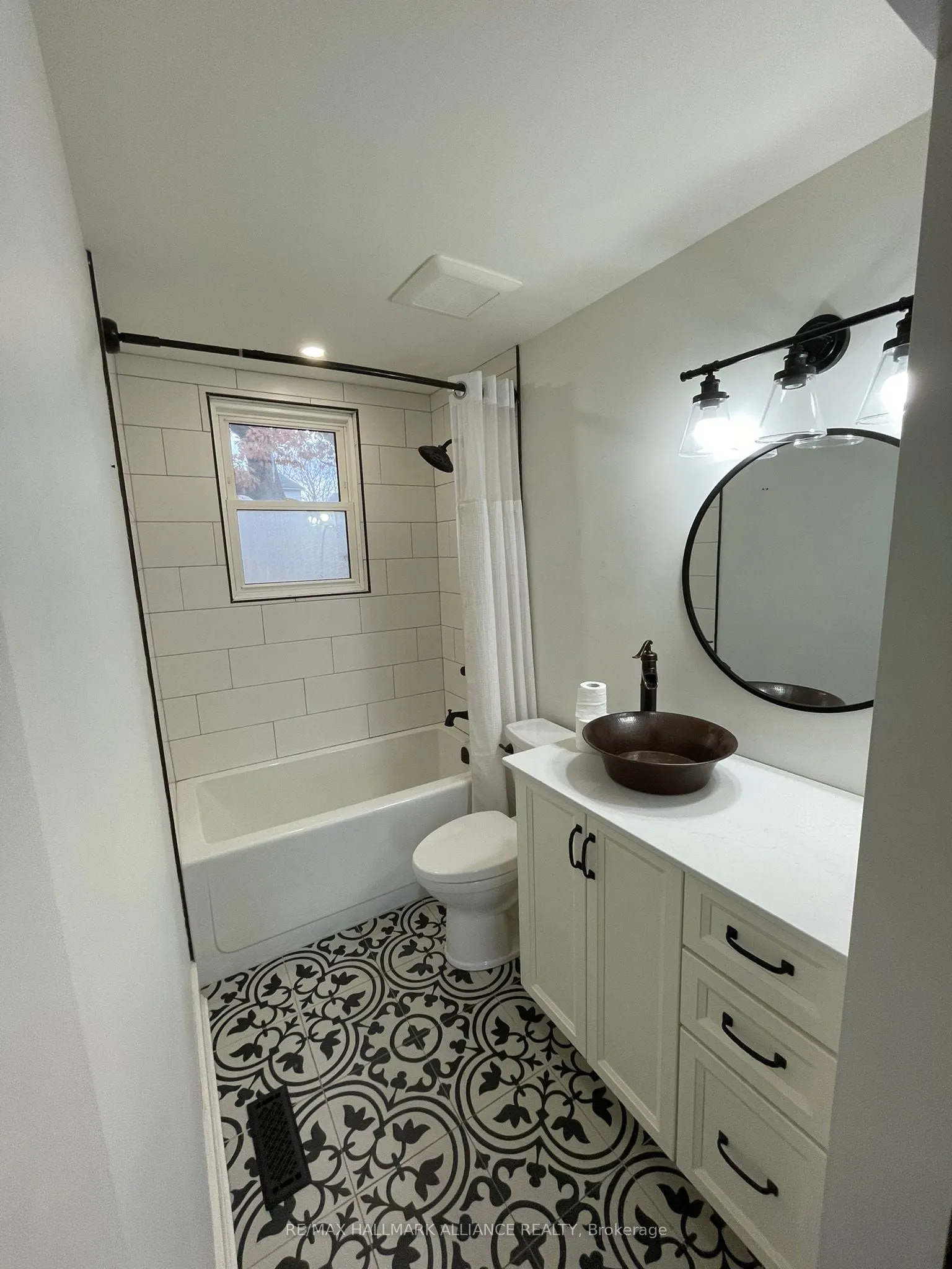 22 Bevan Court W