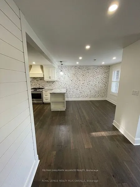 22 Bevan Court W