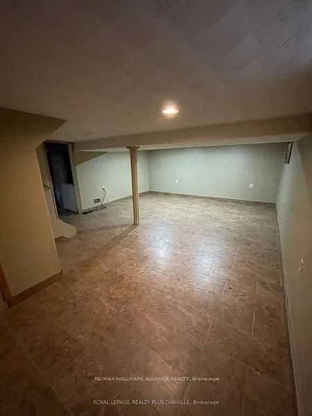 22 Bevan Court W