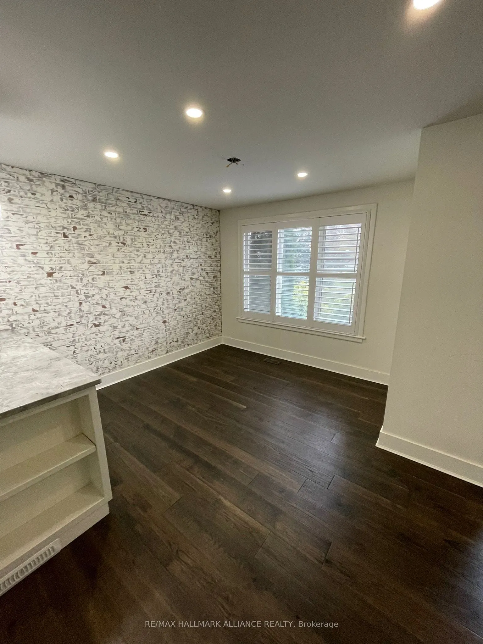 22 Bevan Court W