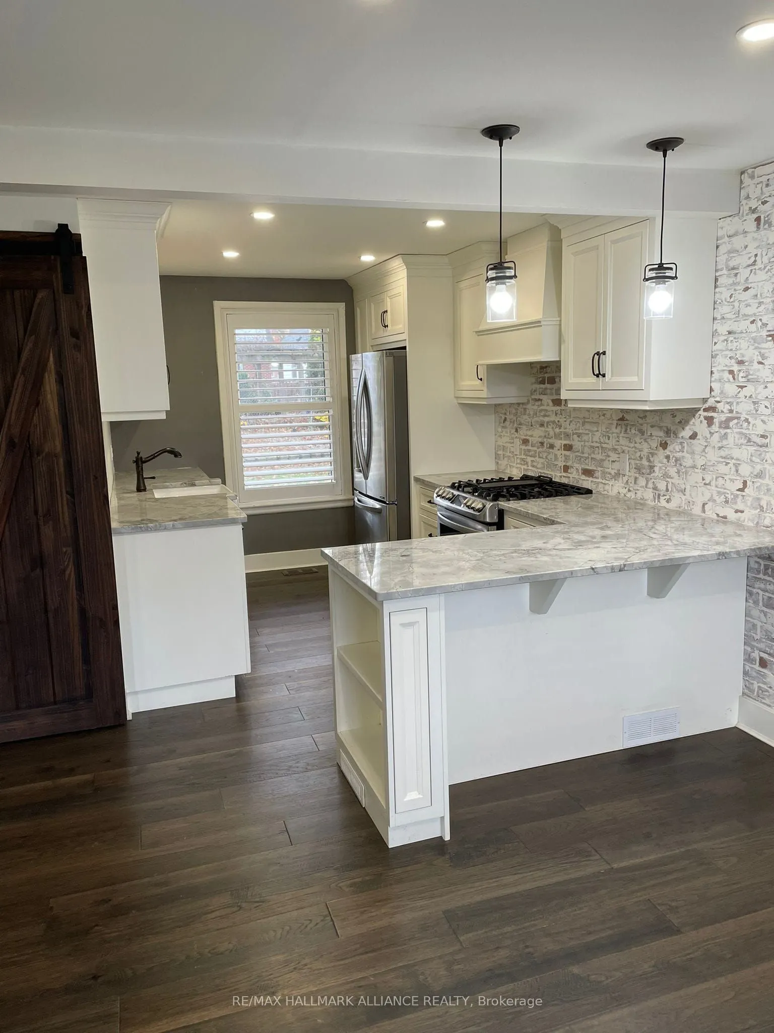 22 Bevan Court W