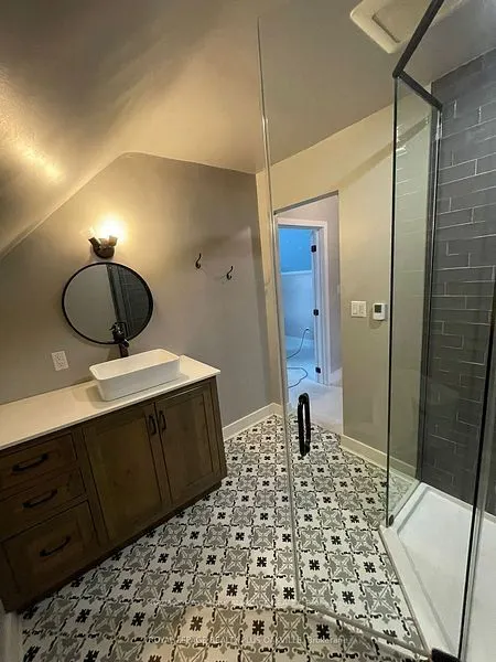 22 Bevan Court W