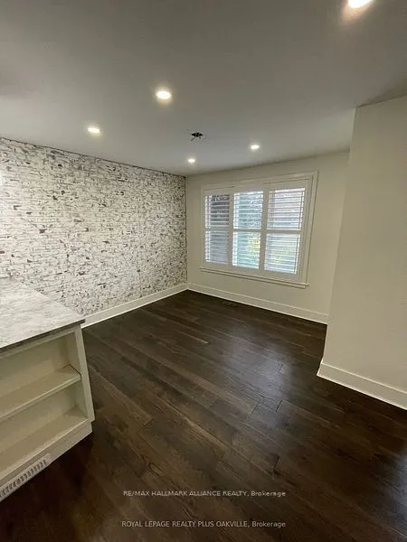 22 Bevan Court W