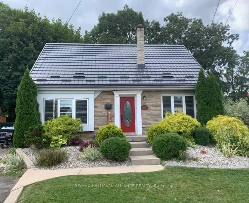 22 Bevan Court W