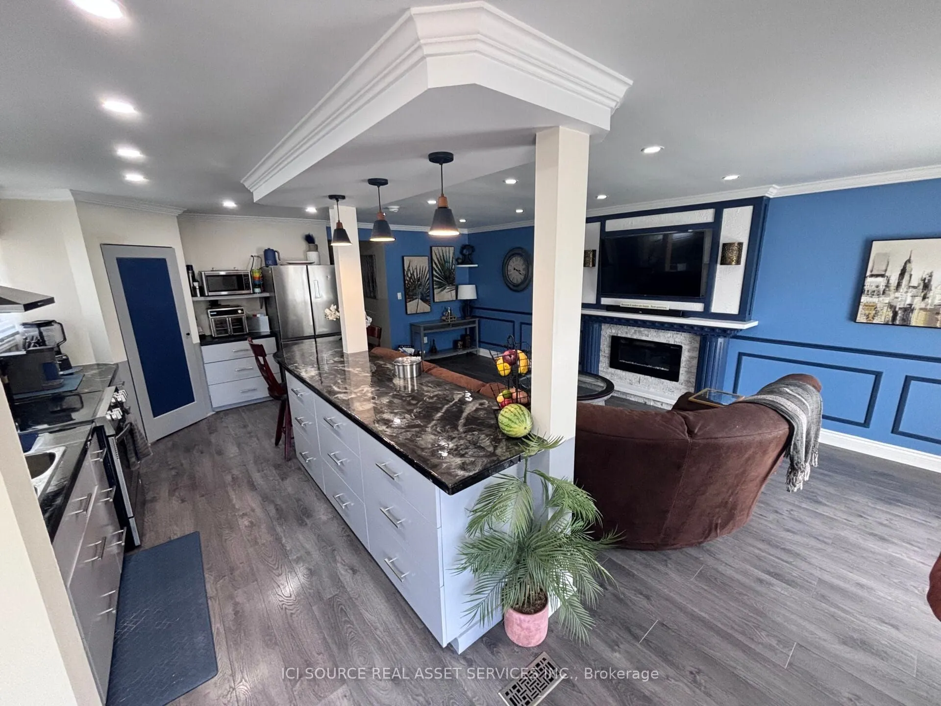 73 Marc Boulevard