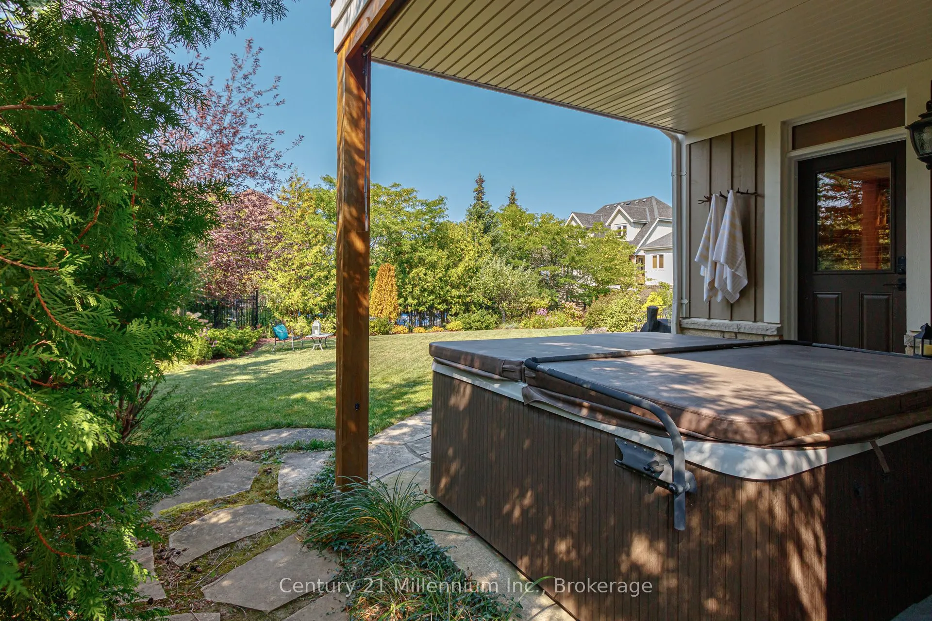 132 VENTURE Boulevard
