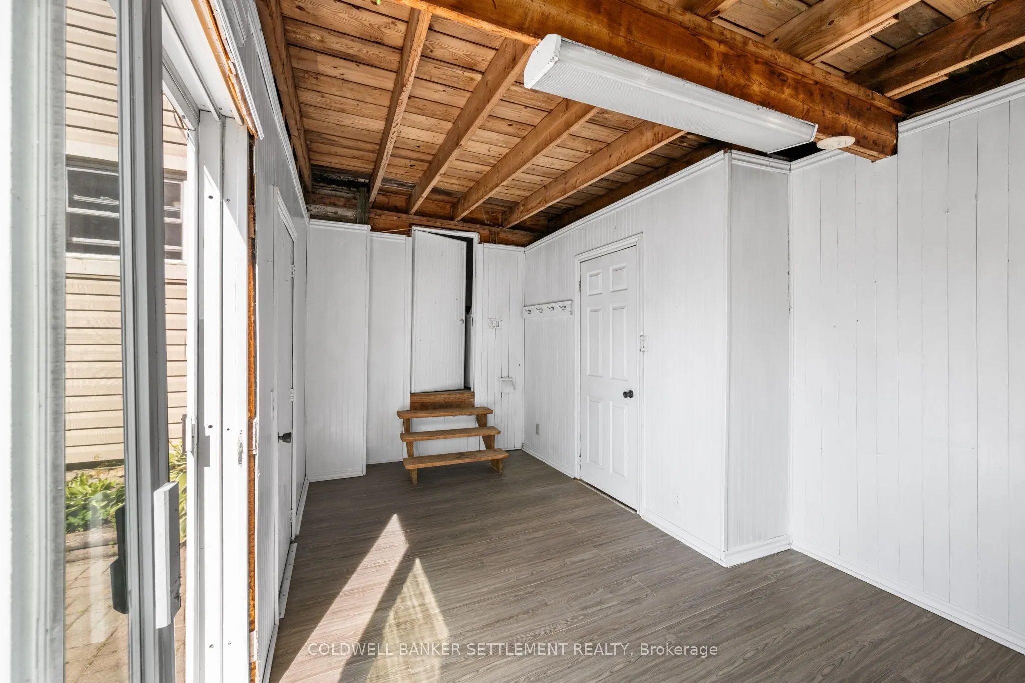 218 Gore Street E