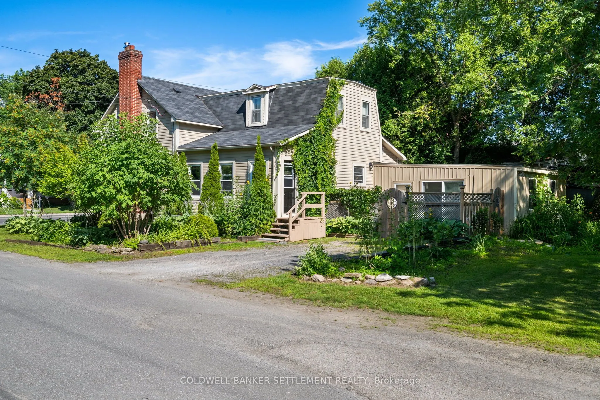 218 Gore Street E