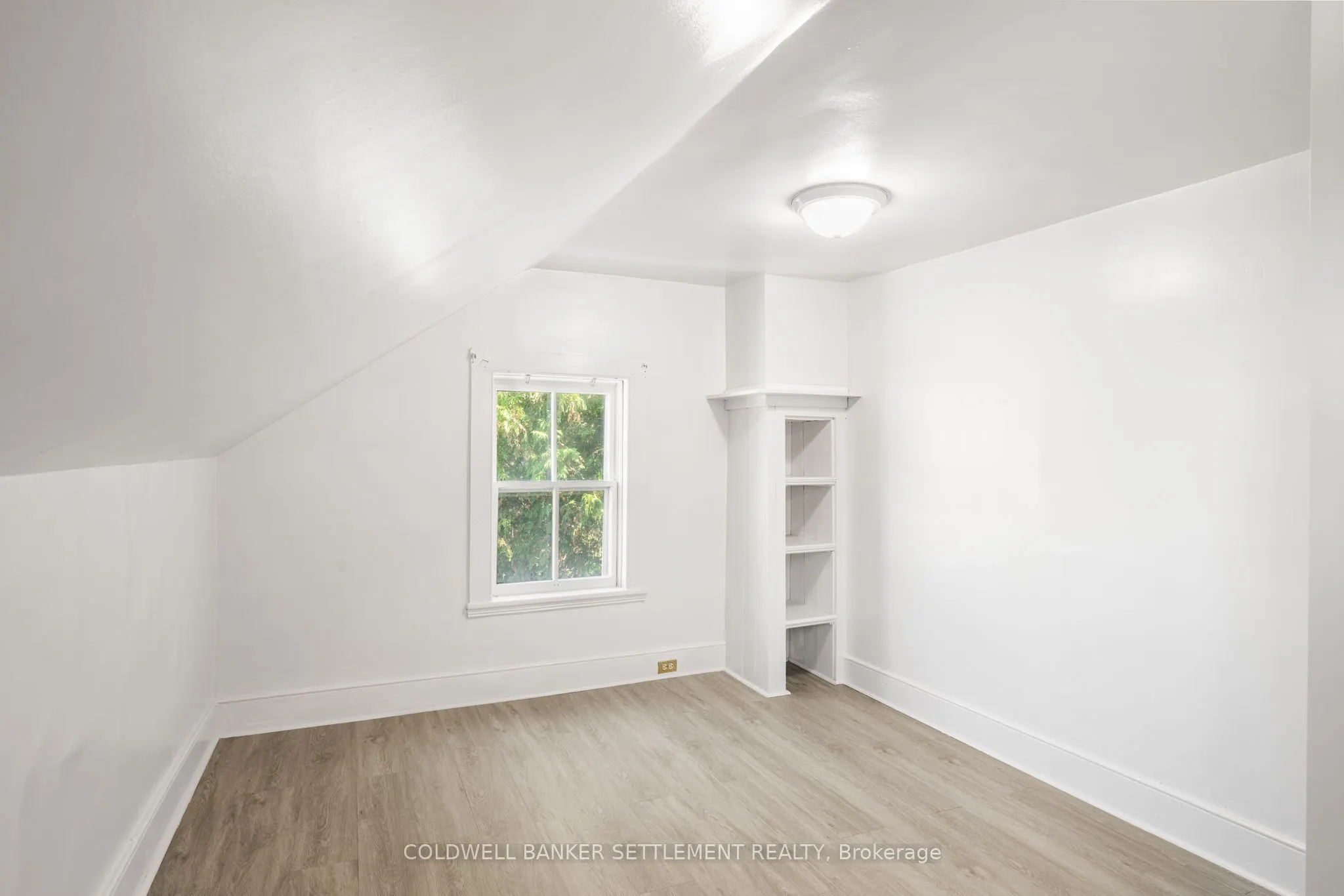 218 Gore Street E