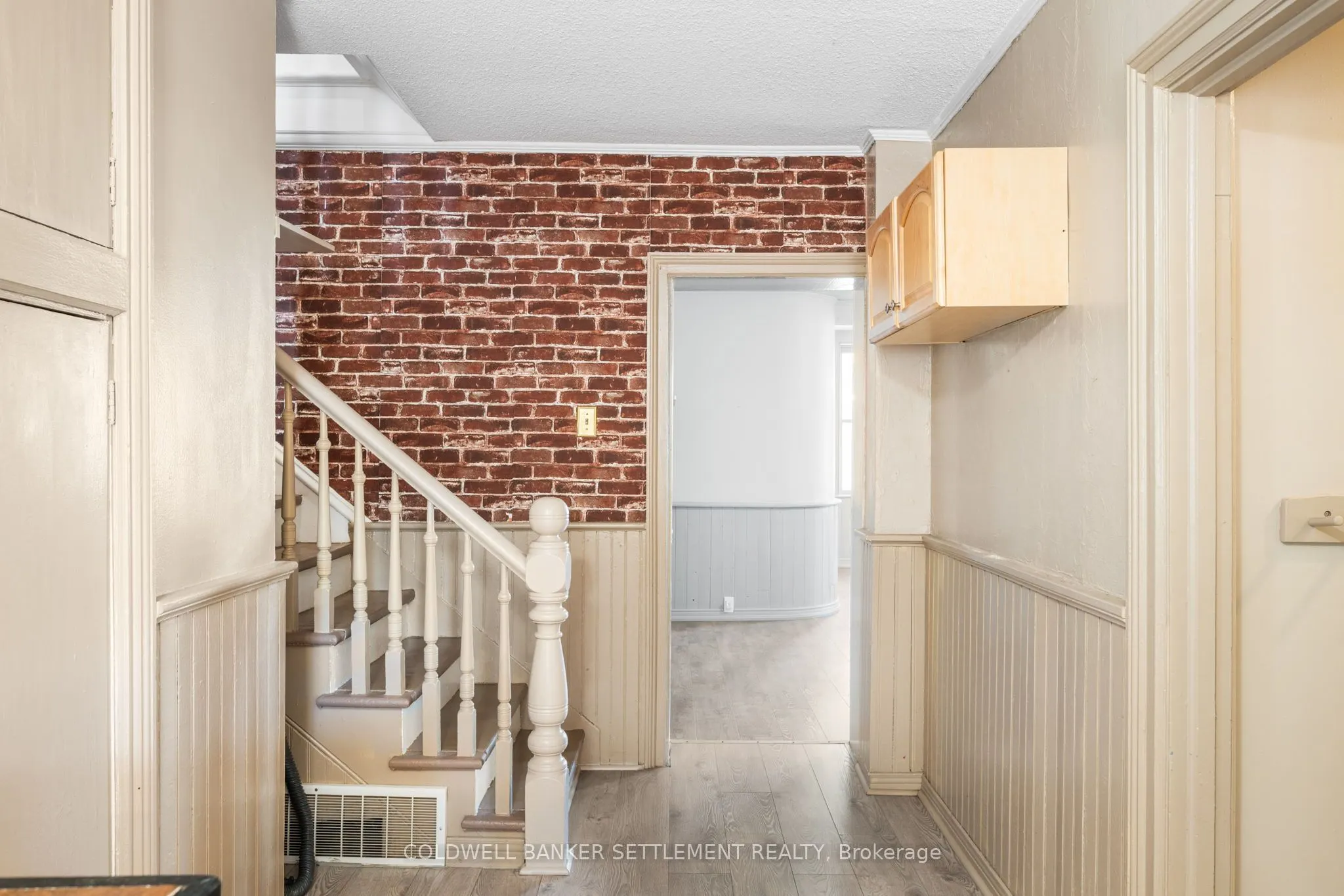 218 Gore Street E