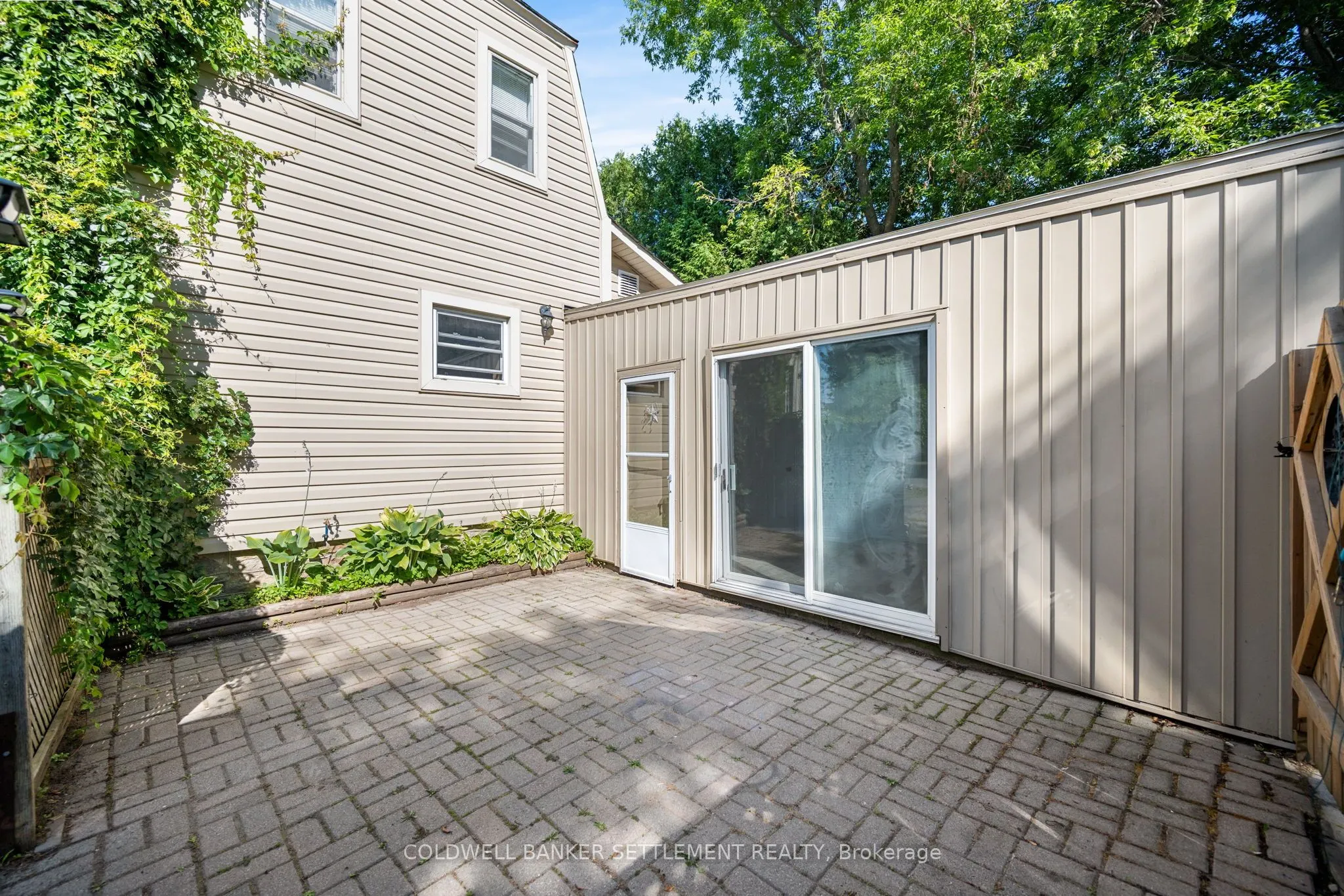 218 Gore Street E