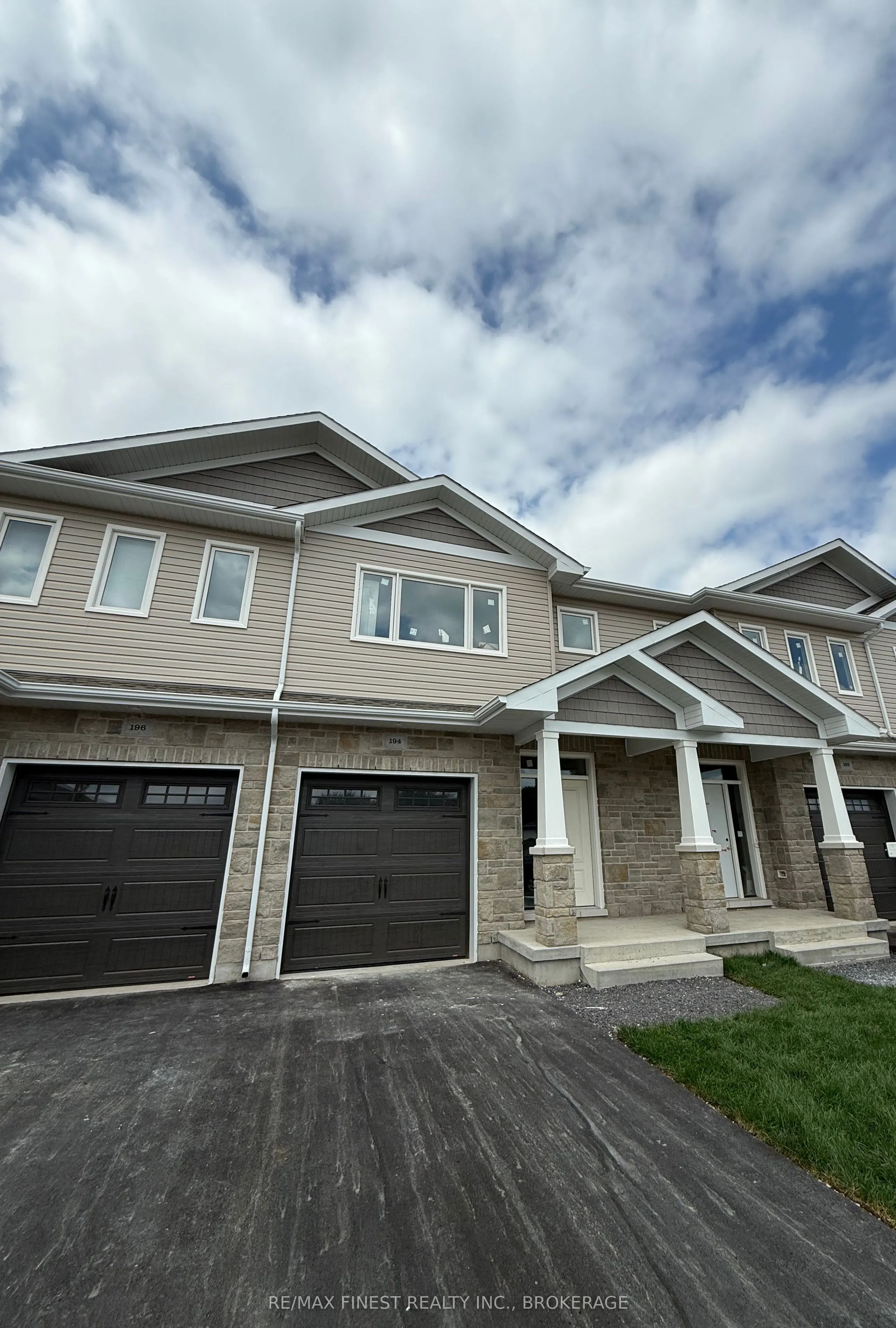 194 HERITAGE PARK Drive
